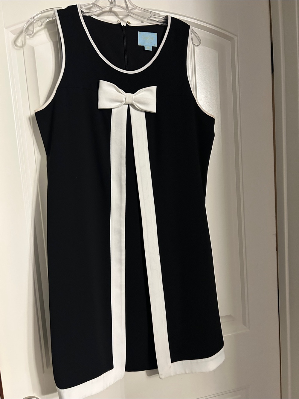 CeCe Black and White Bow-Accent Sleeveless Shift Dress
